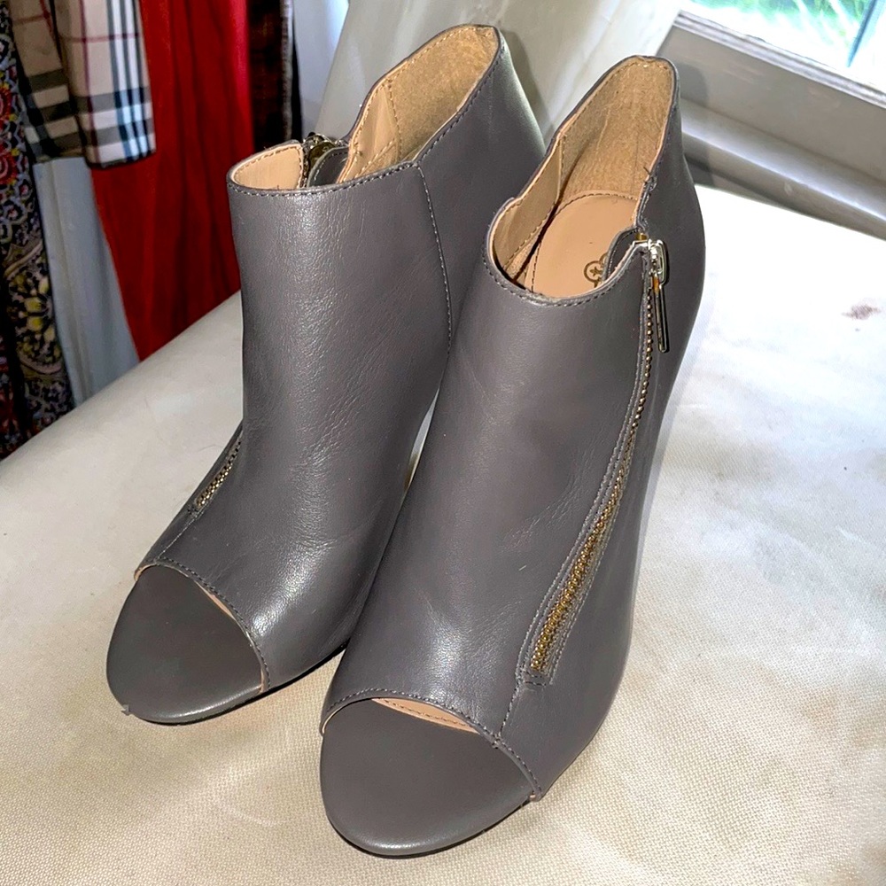 Gently worn once size 7 gray booties peep toe  with side zippers!